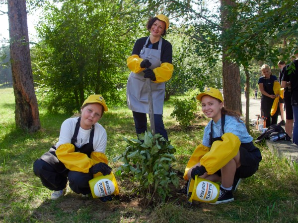 Более 150 сотрудников Ангарской нефтехимической компании и членов их семей стали участниками традиционной экологической акции по посадке деревьев
